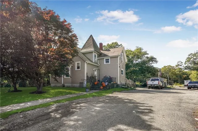 $899,900 | 185 Stafford Road, Tiverton, RI 02878