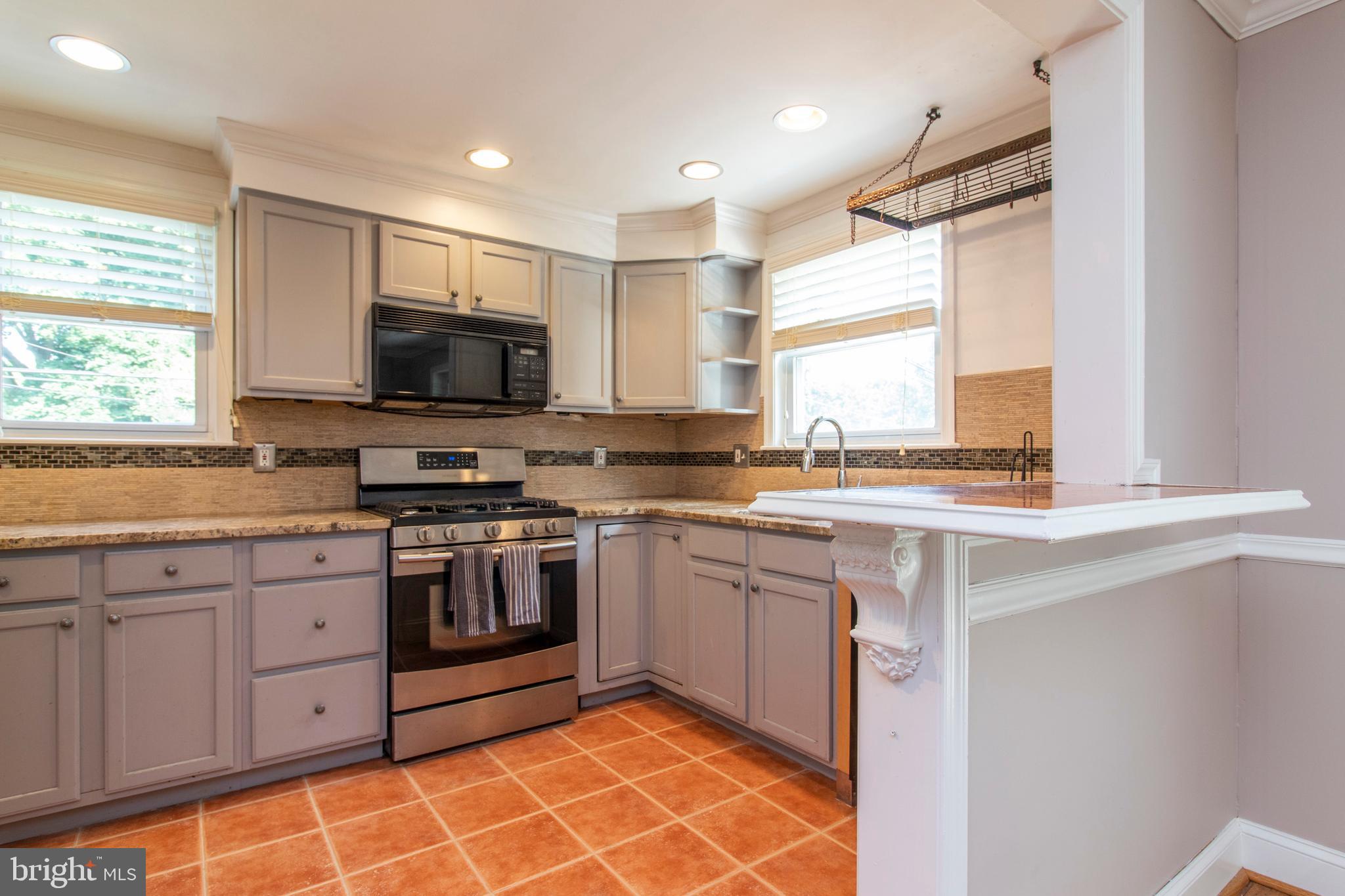 548 Overlook Road Philadelphia, PA 19128 - Photo 8 of 37