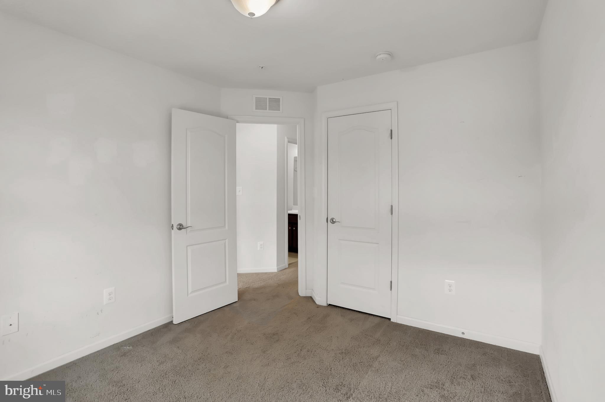 931 Ramble Run Road Baltimore, MD 21220 - Photo 4 of 40 In Law Suite/Office/Family Room with FULL BATH
