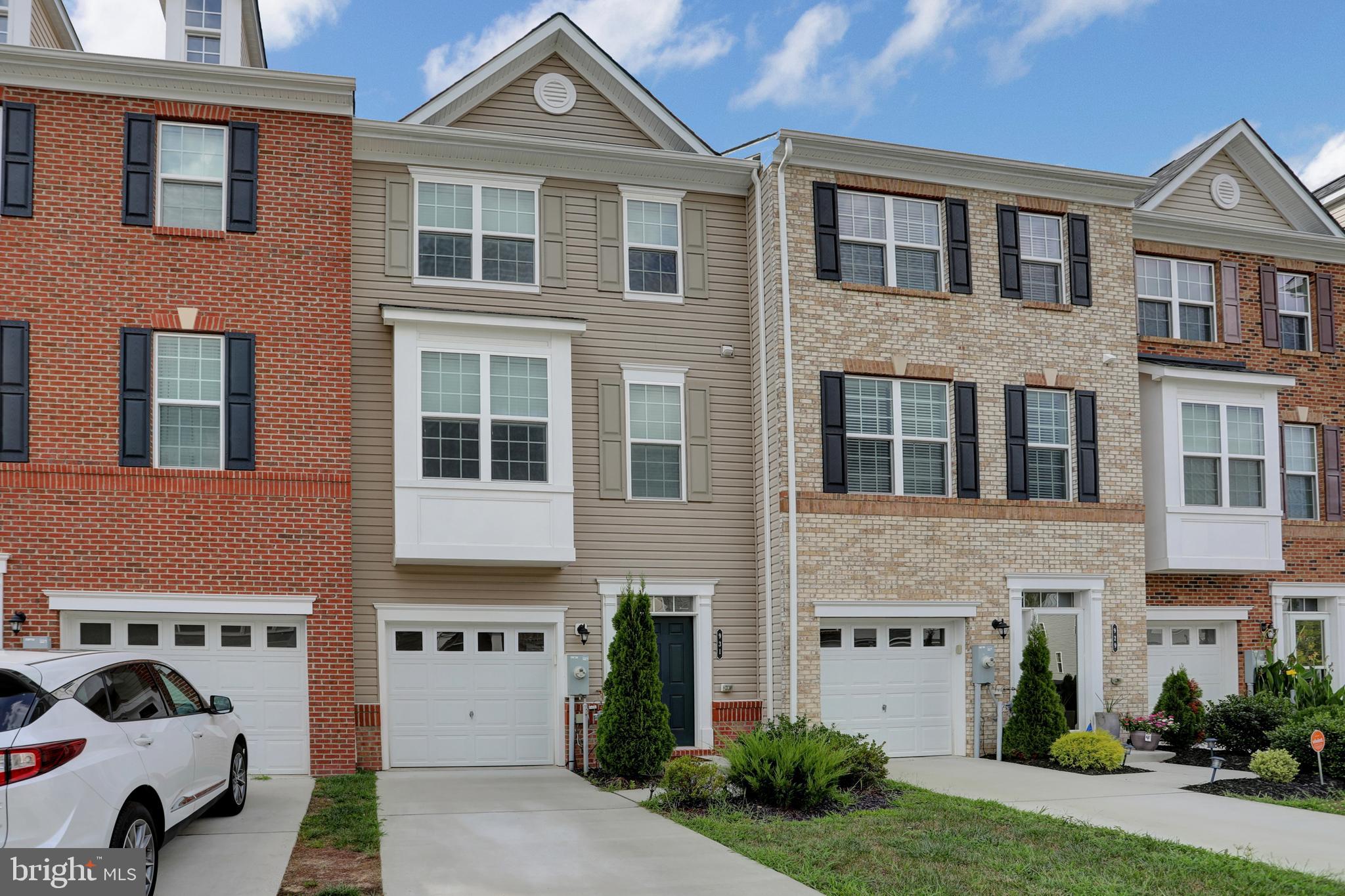 931 Ramble Run Road Baltimore, MD 21220 - Photo 32 of 40 Garage with Driveway
