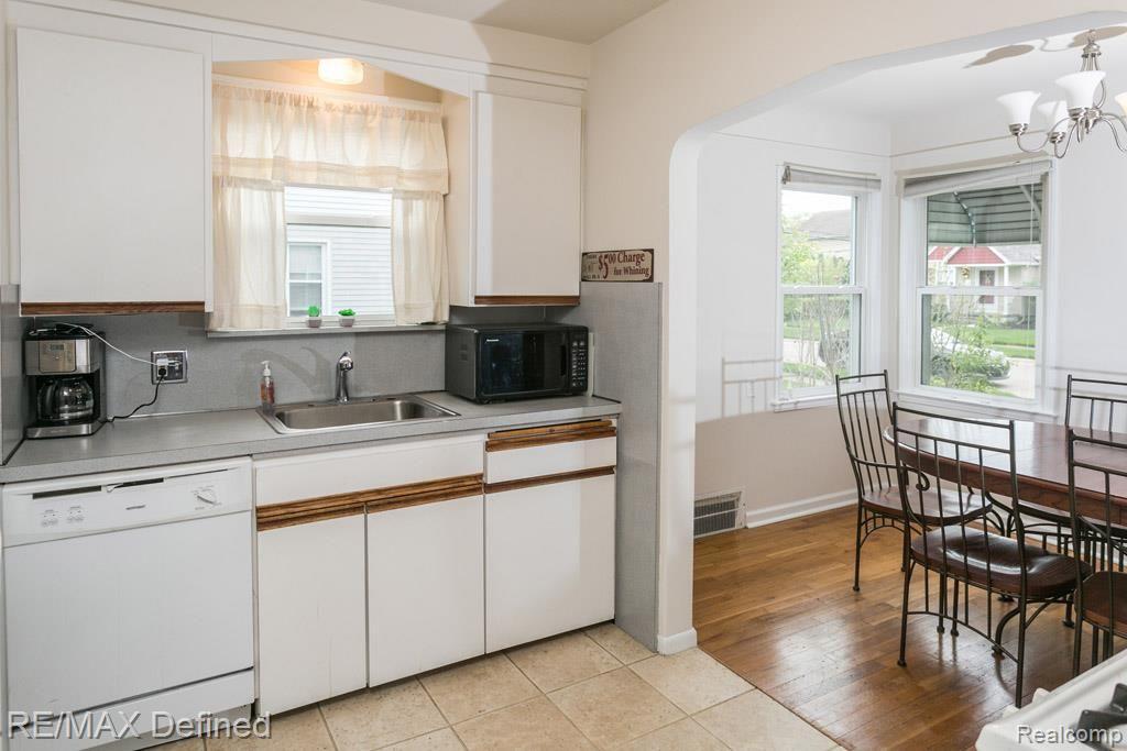 2330 Princeton Road Berkley, MI 48072 - Photo 7 of 18 4Y0A1151.jpg