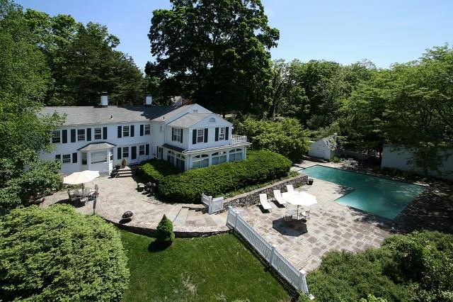 a view of a house with backyard and sitting area