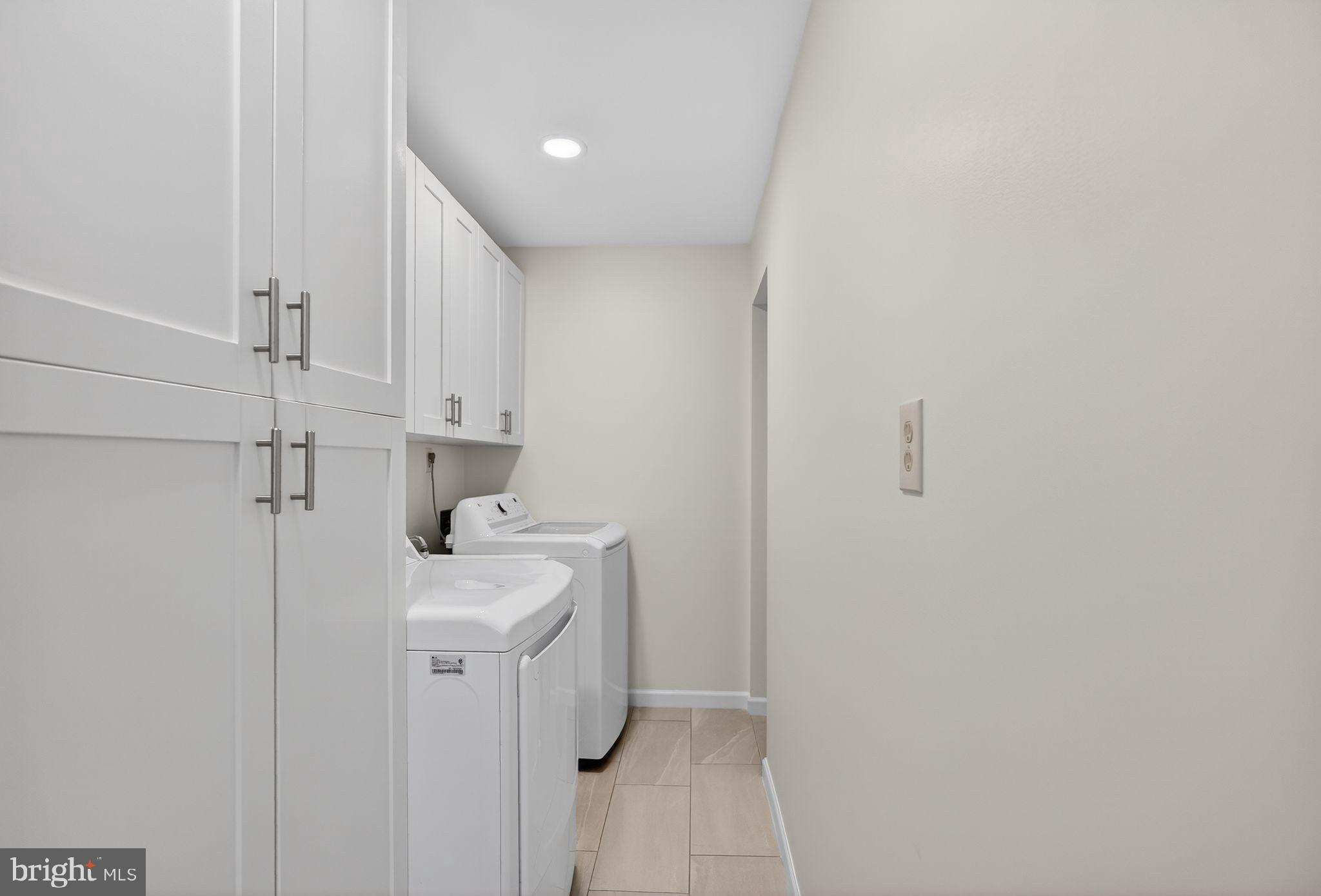 13821 Esworthy Road Darnestown, MD 20874 - Photo 33 of 98 Laundry conveniently located on main level