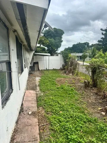 a view of a backyard with pathway