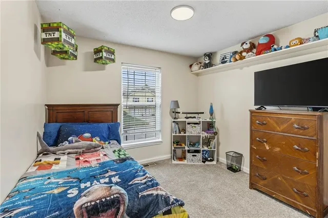 $299,900 | 210 East 22nd Street, Kearney, MO 64060