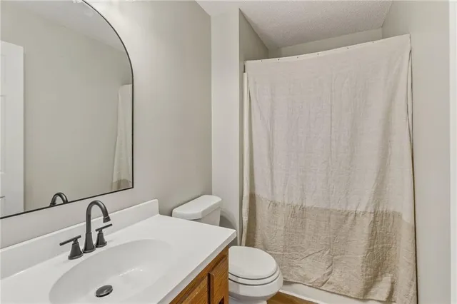 $299,900 | 210 East 22nd Street, Kearney, MO 64060