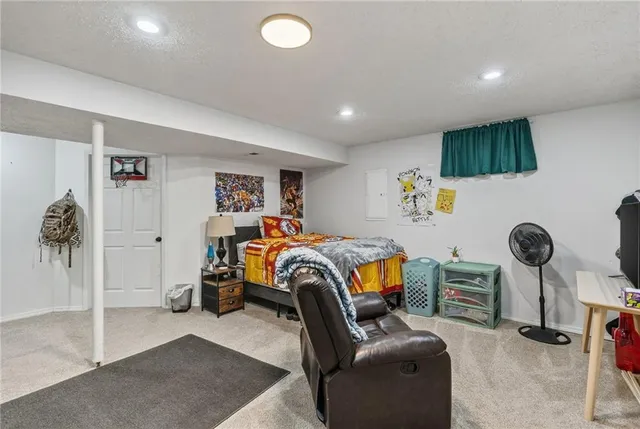 $299,900 | 210 East 22nd Street, Kearney, MO 64060