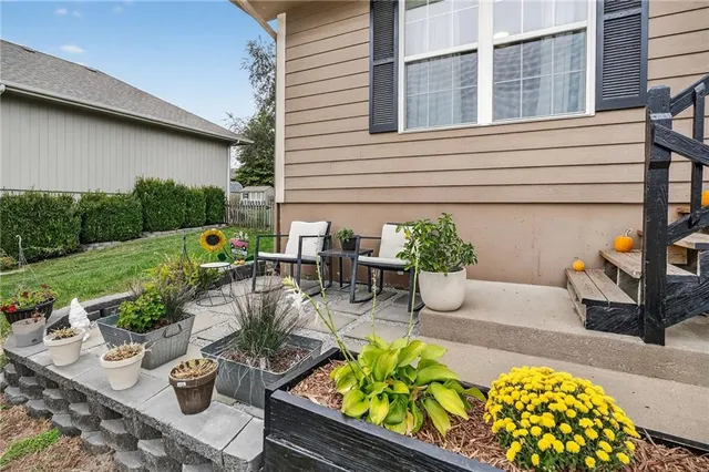 $299,900 | 210 East 22nd Street, Kearney, MO 64060