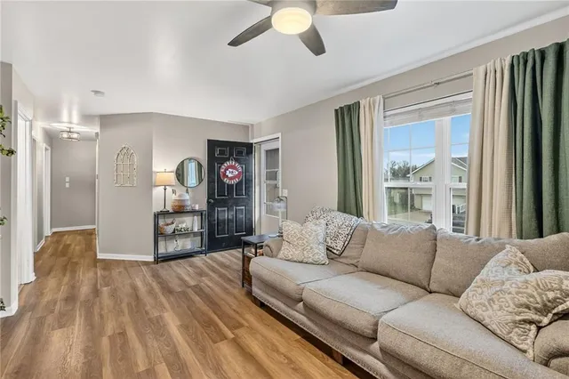 $299,900 | 210 East 22nd Street, Kearney, MO 64060