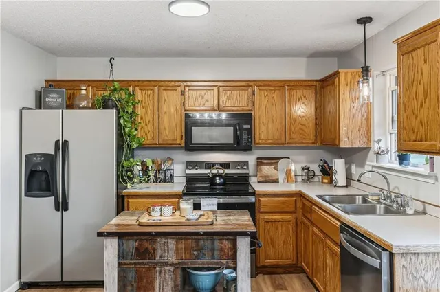 $299,900 | 210 East 22nd Street, Kearney, MO 64060