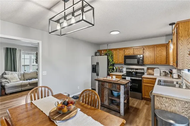 $299,900 | 210 East 22nd Street, Kearney, MO 64060