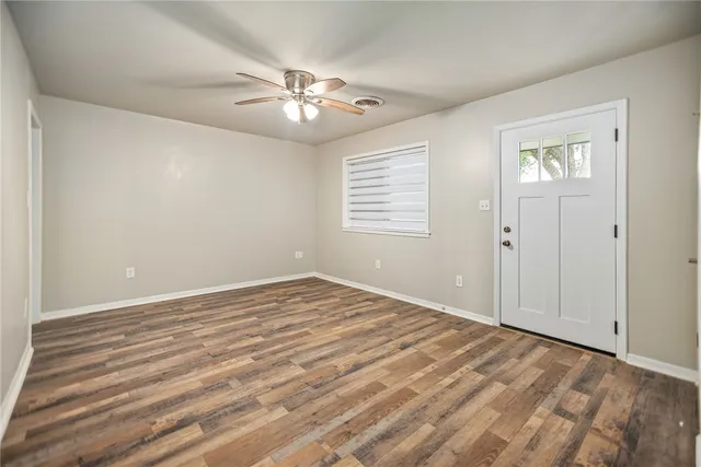 a view of empty room with window
