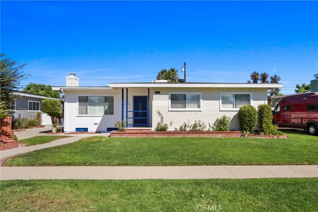 $1,190,000 | 2690 Senasac Avenue, Long Beach, CA 90815