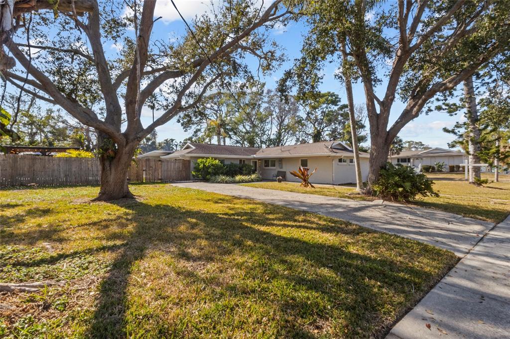 7230 Shepherd Street Sarasota, FL 34243 - Photo 3 of 30