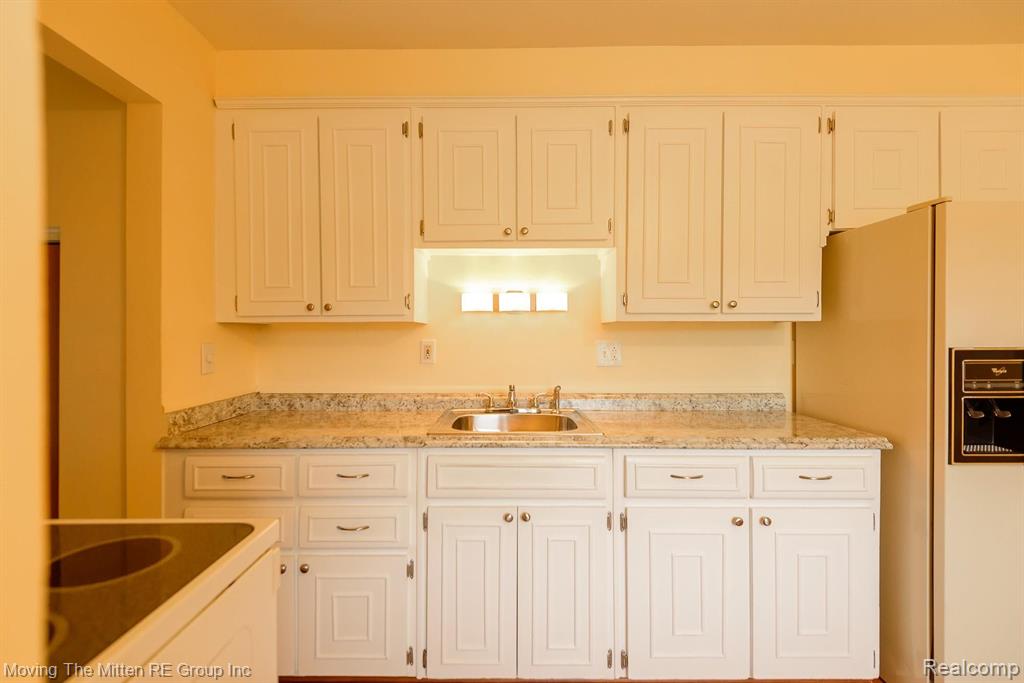 526 South Henry Ruff Road Westland, MI 48186 - Photo 5 of 39