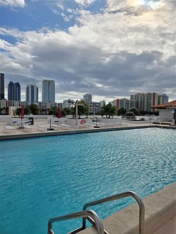 $1,950 | 290 174th Street, Unit 815, Sunny Isles Beach, FL 33160