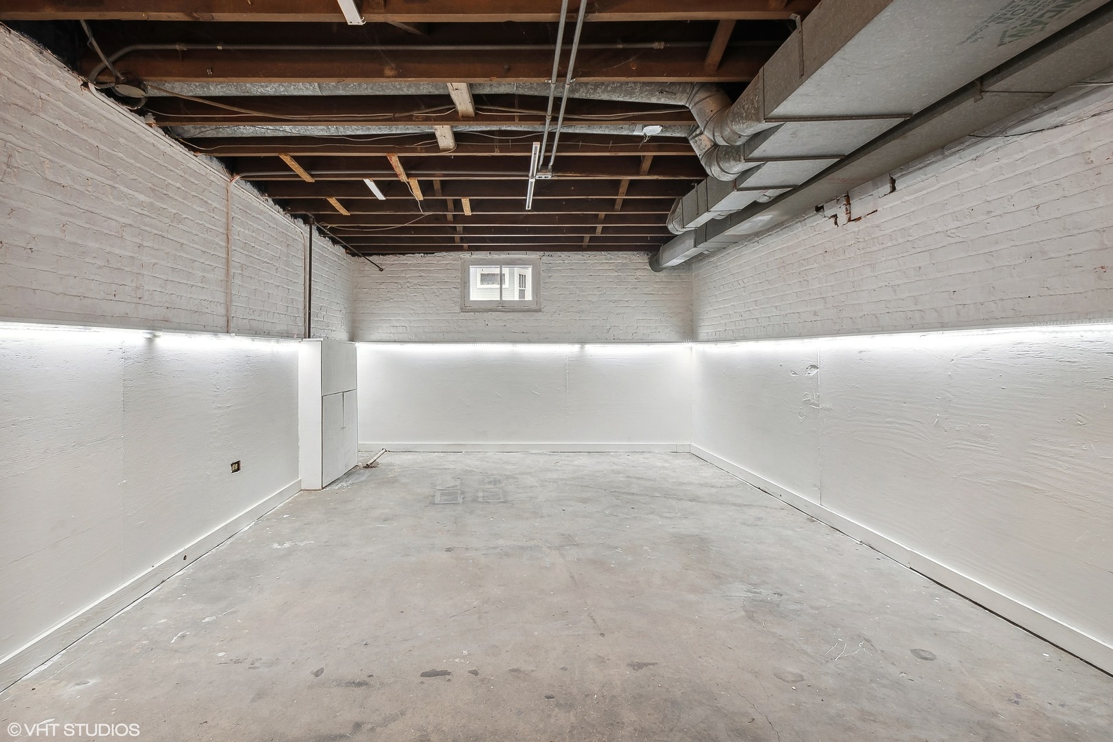 32 East Maple Avenue Roselle, IL 60172 - Photo 14 of 19 a view of a garage