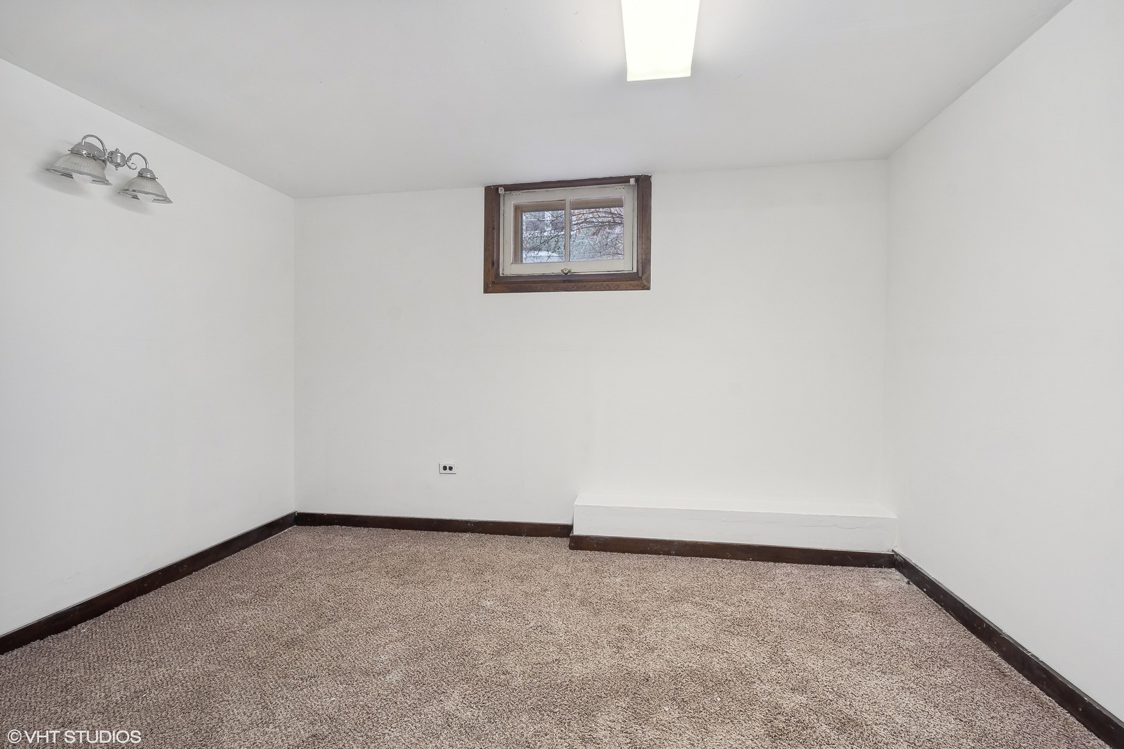 32 East Maple Avenue Roselle, IL 60172 - Photo 15 of 19 an empty room with a close view of a bathroom