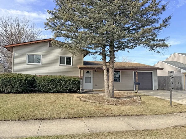 $299,900 | 16908 Laramie Avenue, Oak Forest, IL 60452