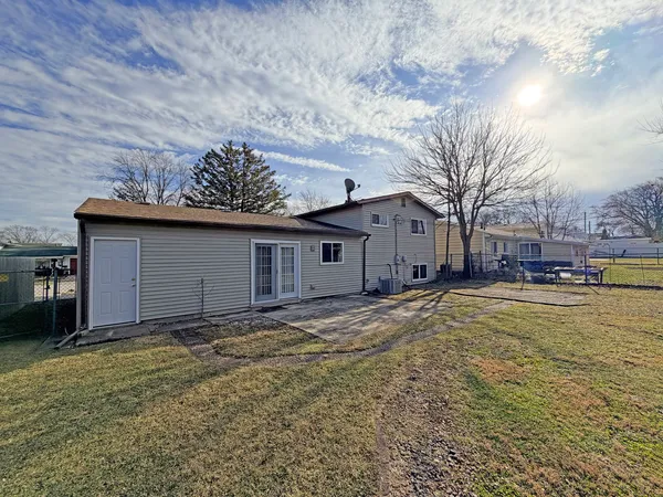 $299,900 | 16908 Laramie Avenue, Oak Forest, IL 60452