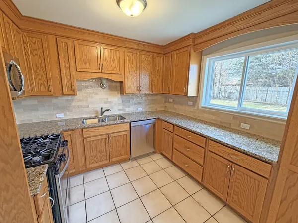 $299,900 | 16908 Laramie Avenue, Oak Forest, IL 60452