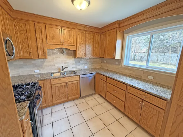 $329,900 | 16908 Laramie Avenue, Oak Forest, IL 60452