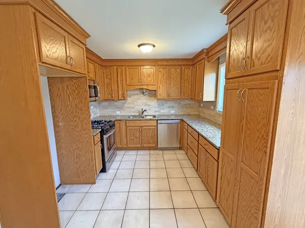 $299,900 | 16908 Laramie Avenue, Oak Forest, IL 60452