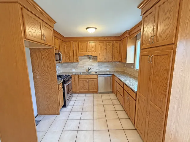 $329,900 | 16908 Laramie Avenue, Oak Forest, IL 60452