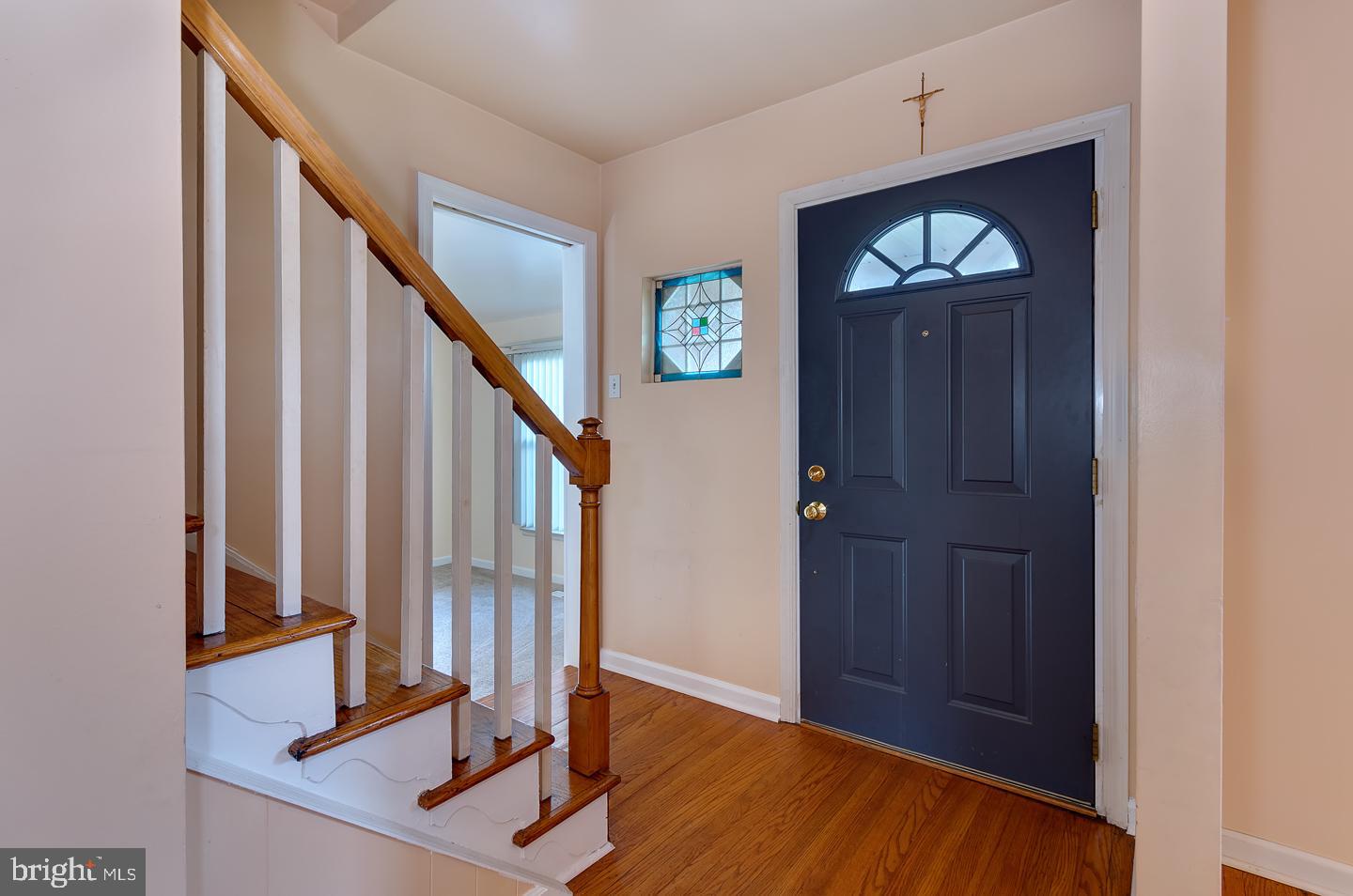 647 Taylor Street Riverside, NJ 08075 - Photo 3 of 29 Foyer Entranct