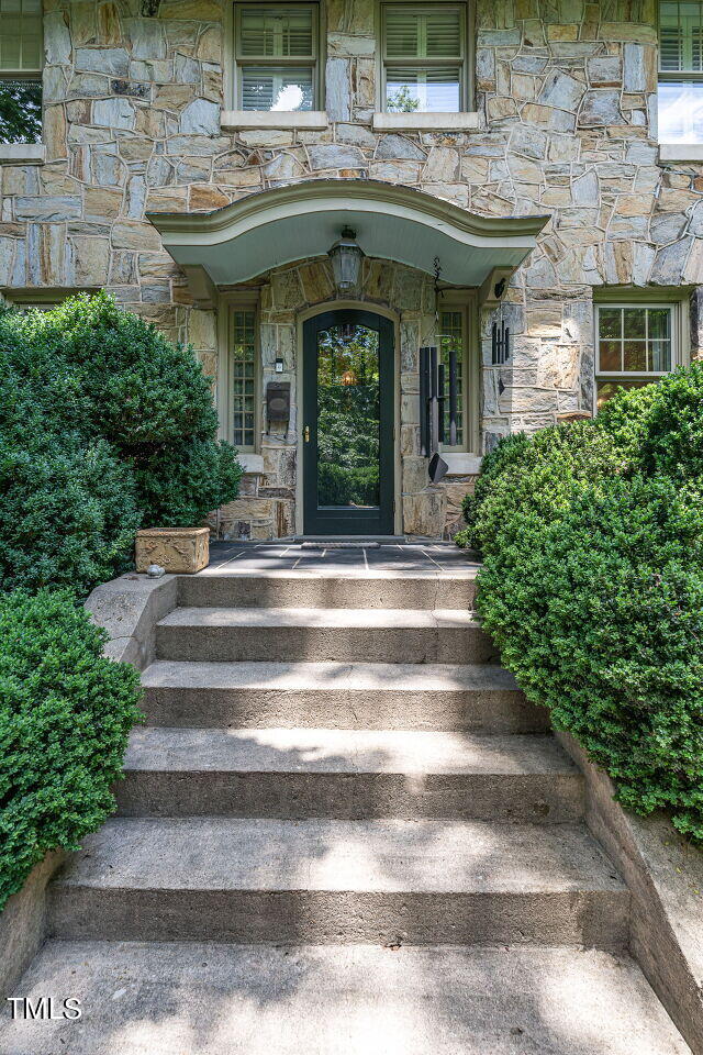 2501 Kenmore Drive Raleigh, NC 27608 - Photo 3 of 58