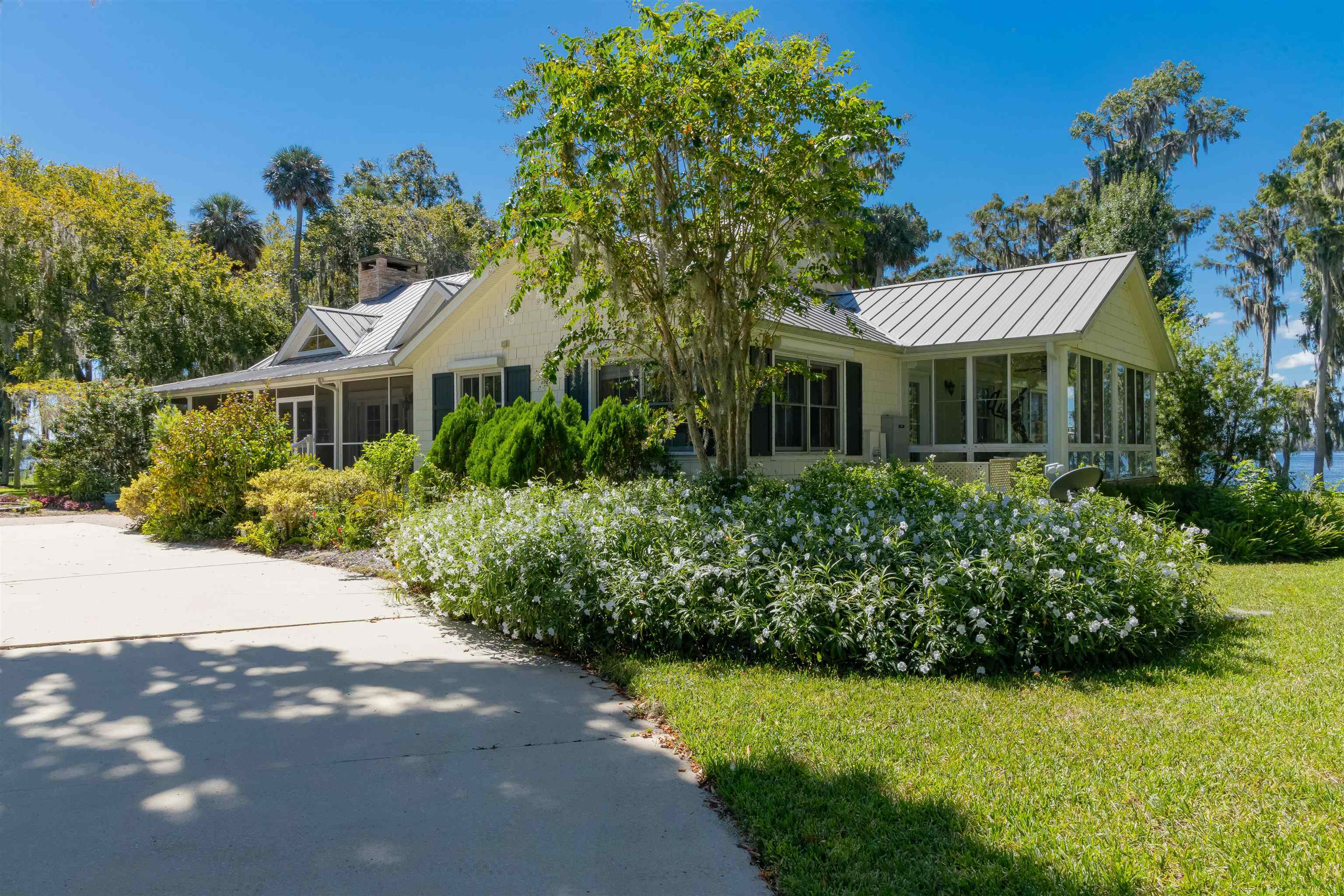 141 Wooten Rd Crescent Crescent City, FL 32112 - Photo 20 of 72 a front view of a house with a garden