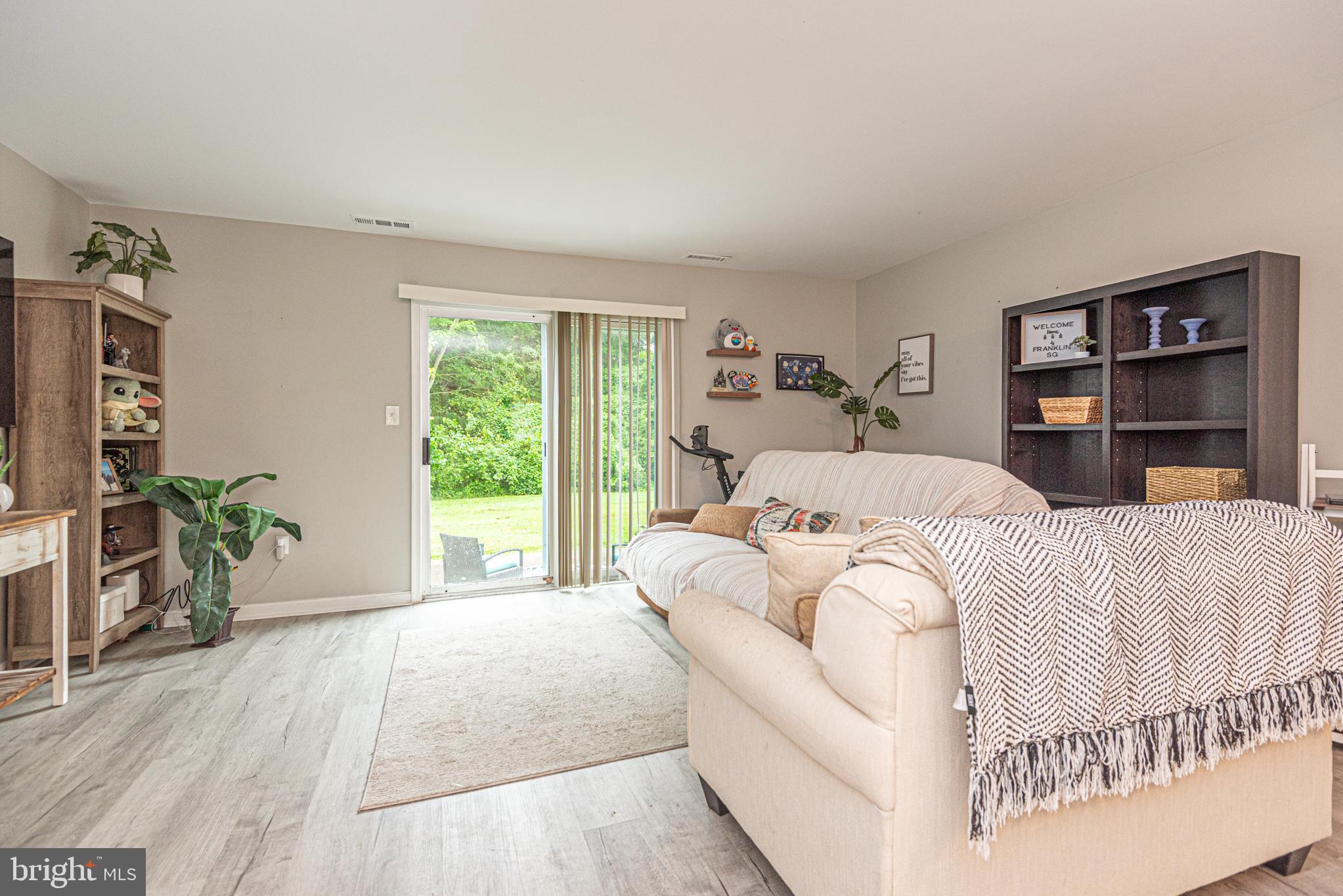 4 Franklin Square Berlin, MD 21811 - Photo 4 of 56 Living Room