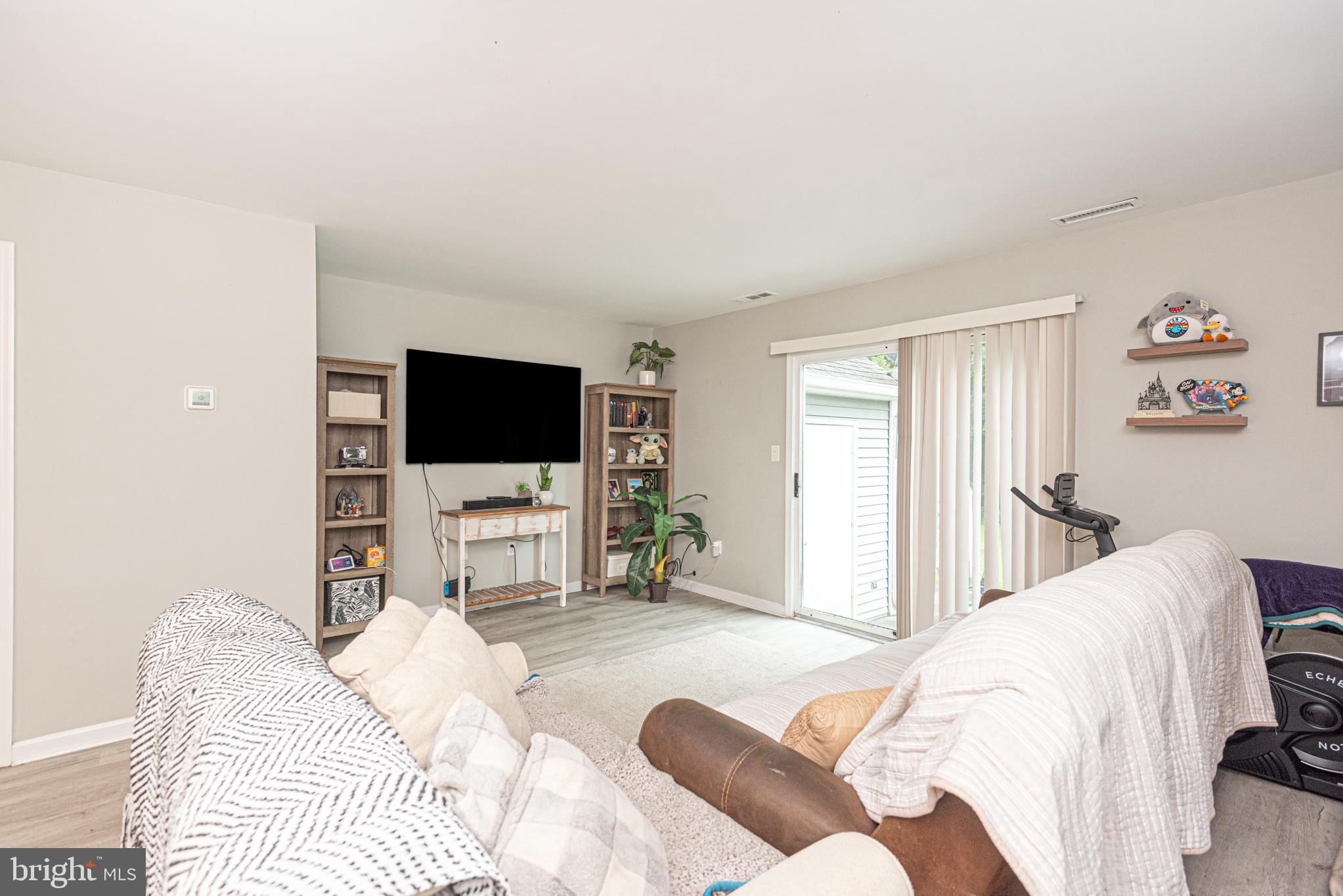 4 Franklin Square Berlin, MD 21811 - Photo 6 of 56 Living Room