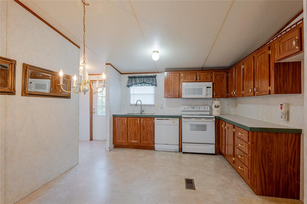 3233 Deer Path Lane Weatherford, TX 76085 - Photo 25 of 40