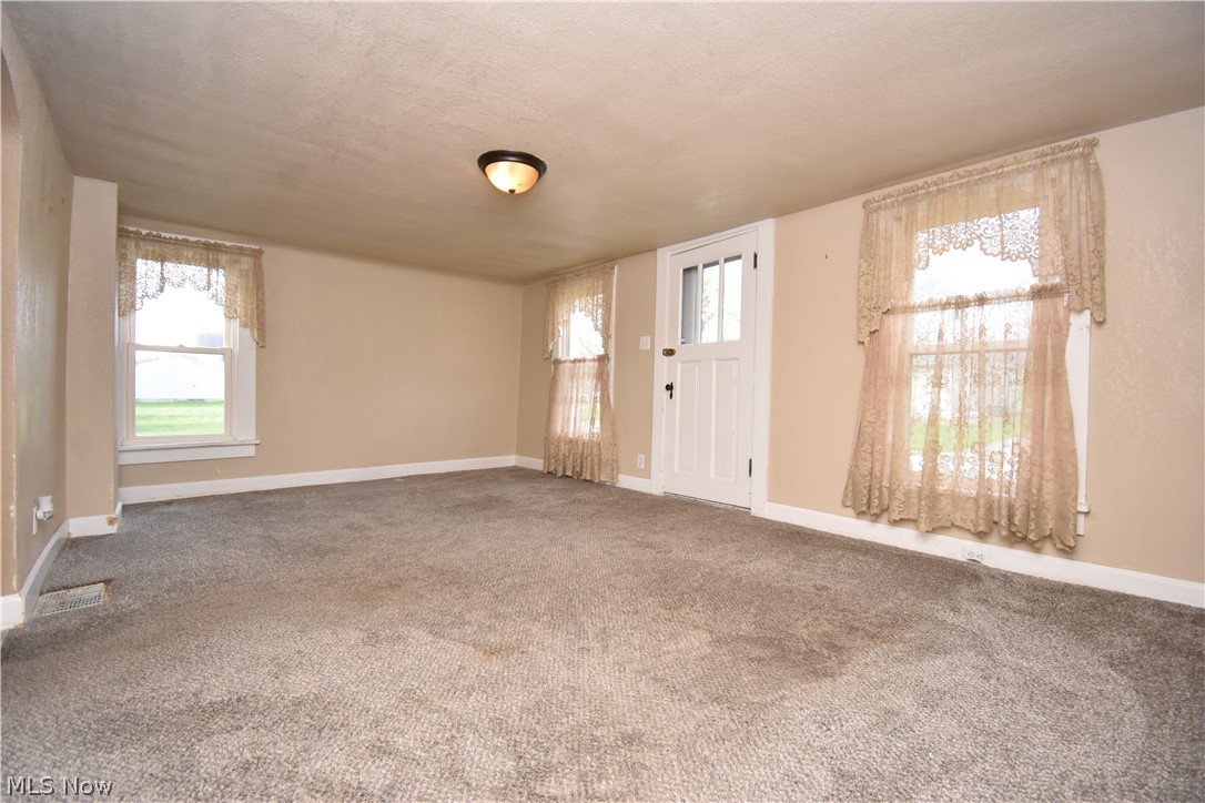 435 Simler Street Hubbard, OH 44425 - Photo 6 of 34