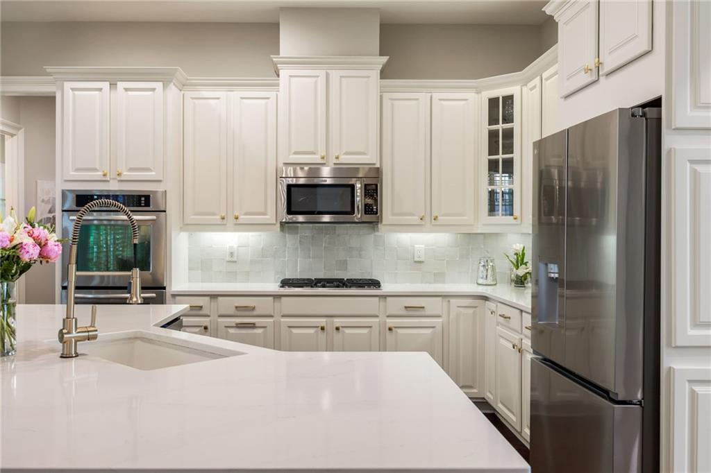 320 Valley Brook Way Atlanta, GA 30342 - Photo 7 of 38