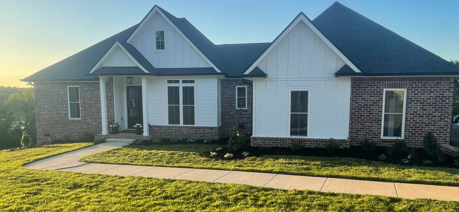 3755 McFall Road Palmyra, TN 37142 - Photo 2 of 18 a front view of a house with a yard