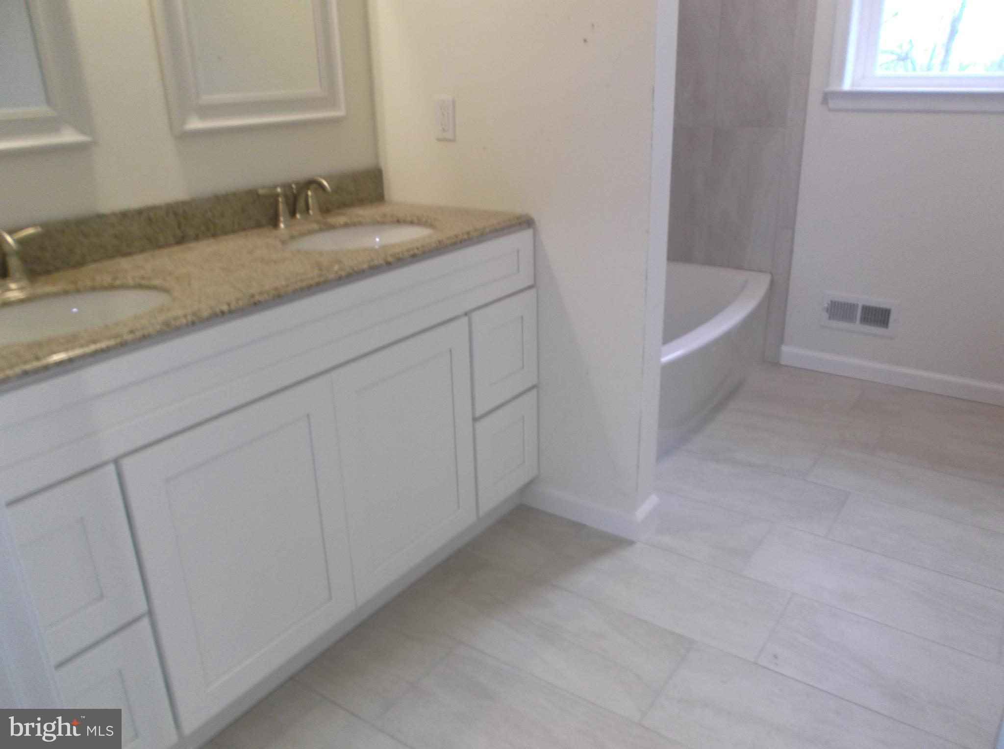 1215 North Ridge Road Perkasie, PA 18944 - Photo 15 of 34 Second level Hall Bath 3