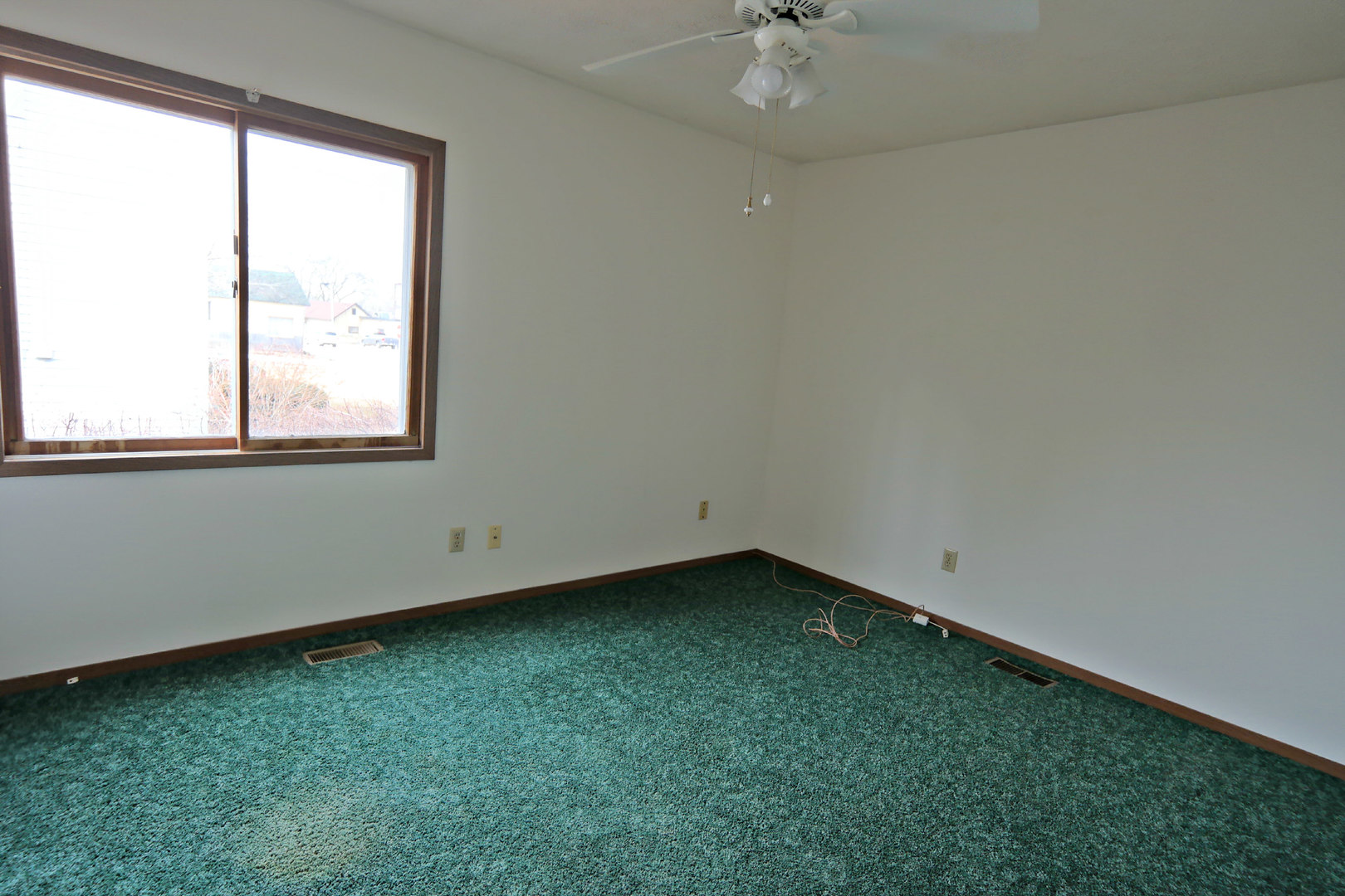 12005 Maple Avenue Hebron, IL 60034 - Photo 18 of 28 an empty room with a window