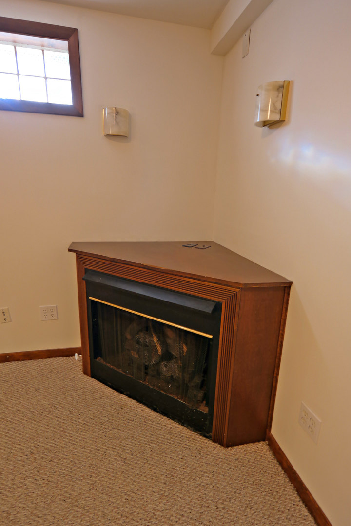 12005 Maple Avenue Hebron, IL 60034 - Photo 10 of 28 a utility room with dryer and washer