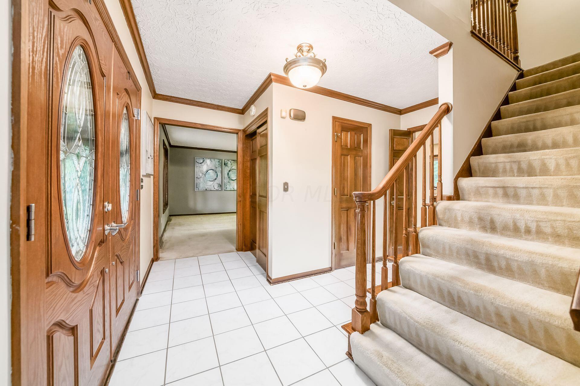 1175 Chatham Ridge Road Westerville, OH 43081 - Photo 4 of 42 ENTRY