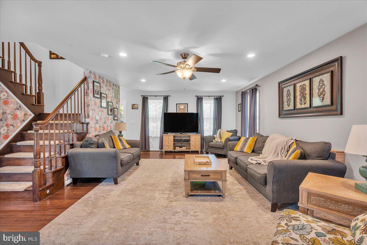 11 Evergreen Road Mount Laurel, NJ 08054 - Photo 12 of 49 Inviting living space with warm accents.