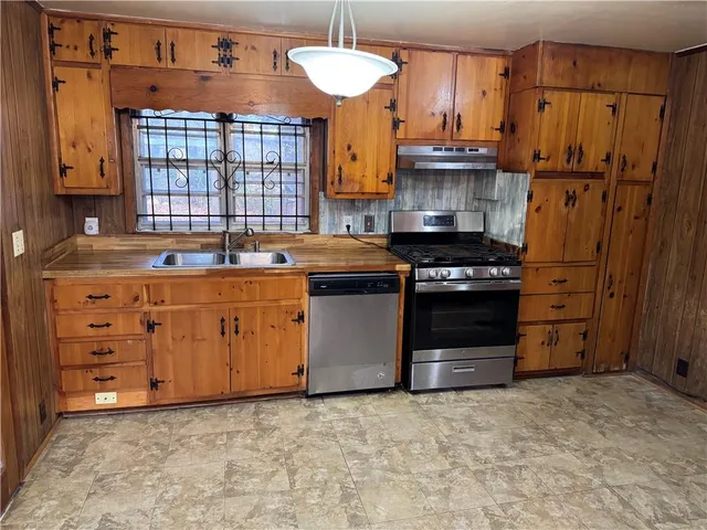 a view of an empty room with a kitchen