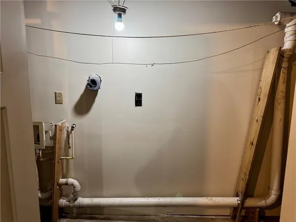 an empty room with closet and a ceiling fan