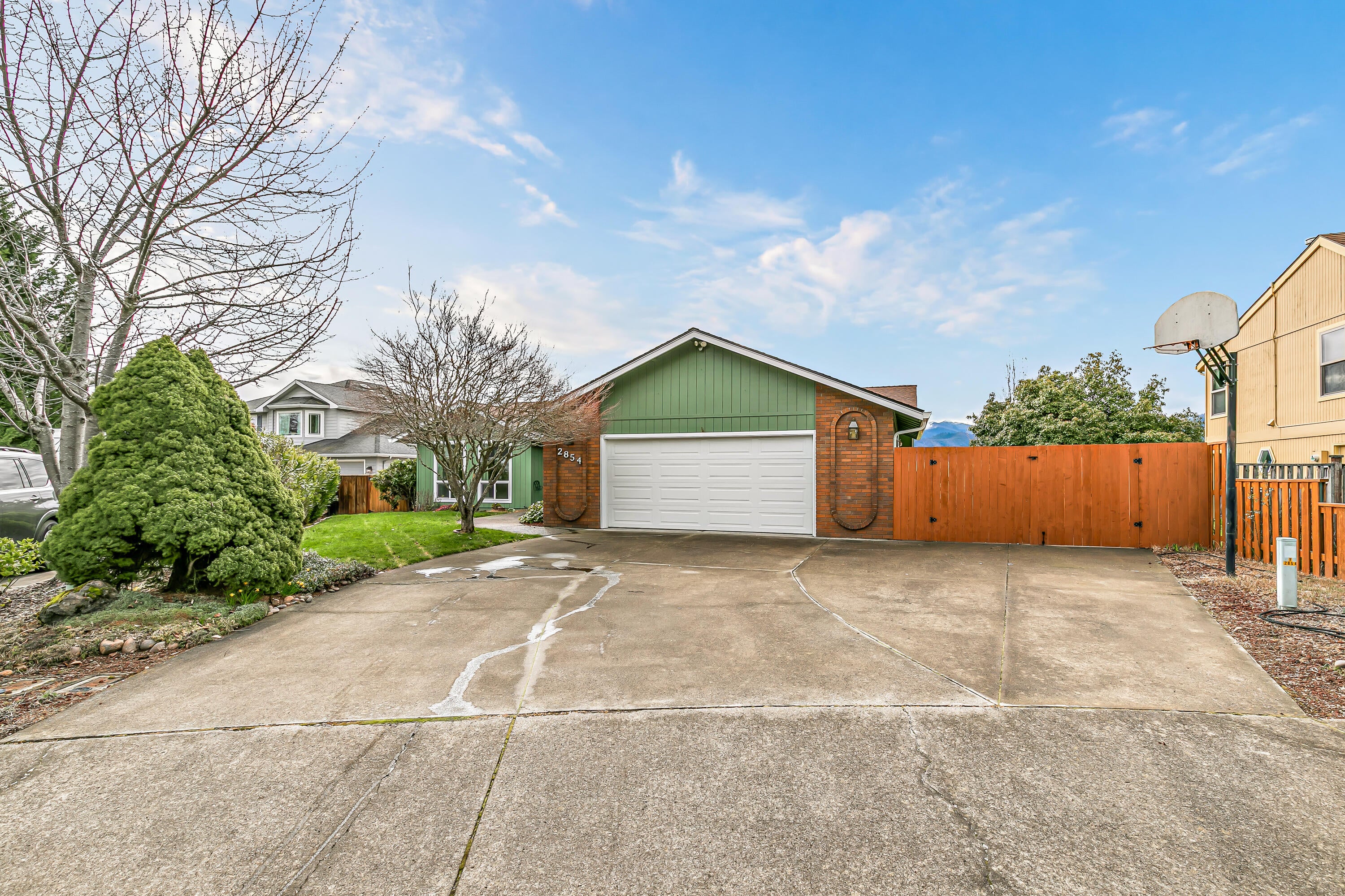 2854 Yvonne Road Medford, OR 97504 - Photo 1 of 41 9R9A0423