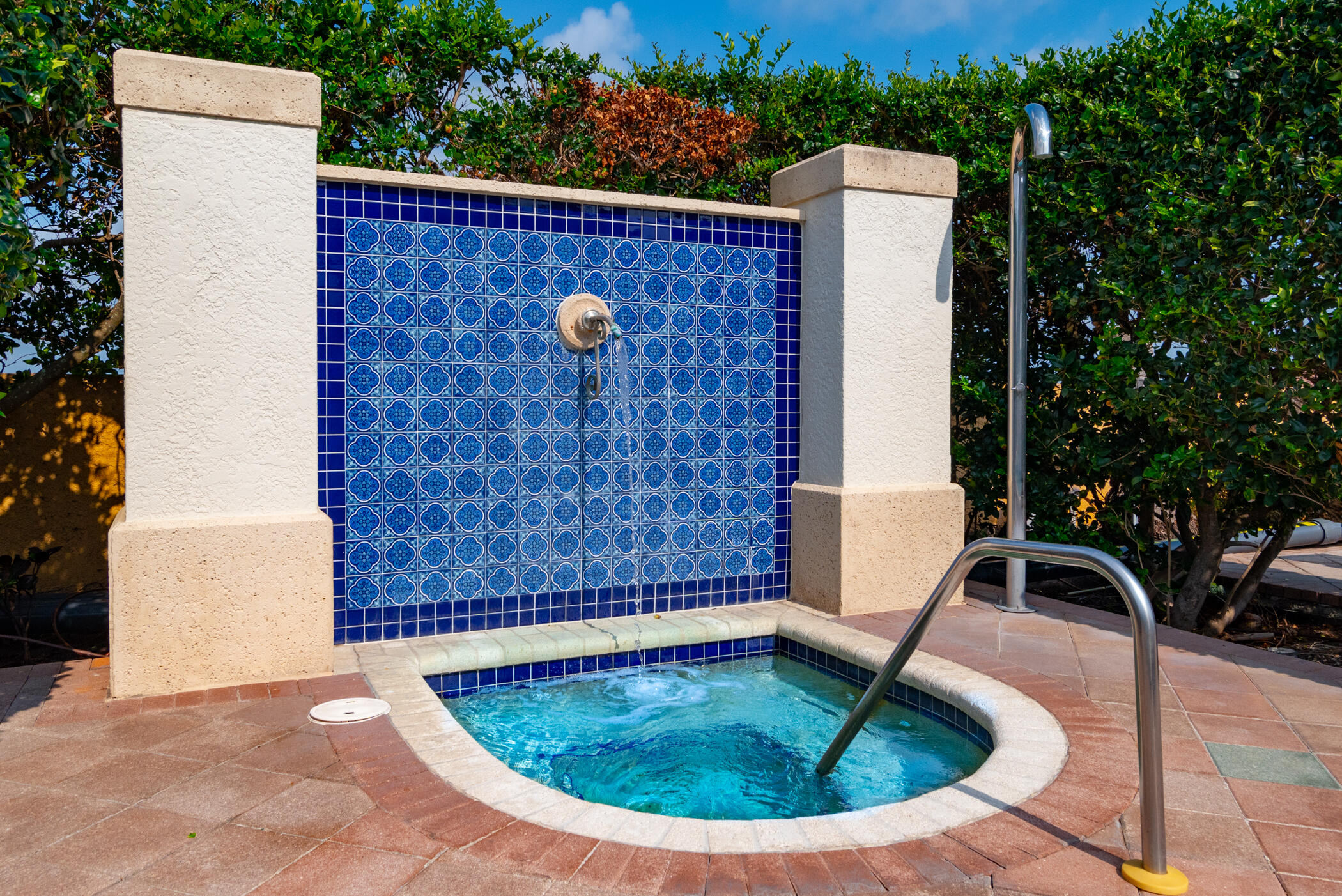 403 South Sapodilla Avenue, Unit 207 West Palm Beach, FL 33401 - Photo 24 of 32 a view of outdoor space with swimming pool