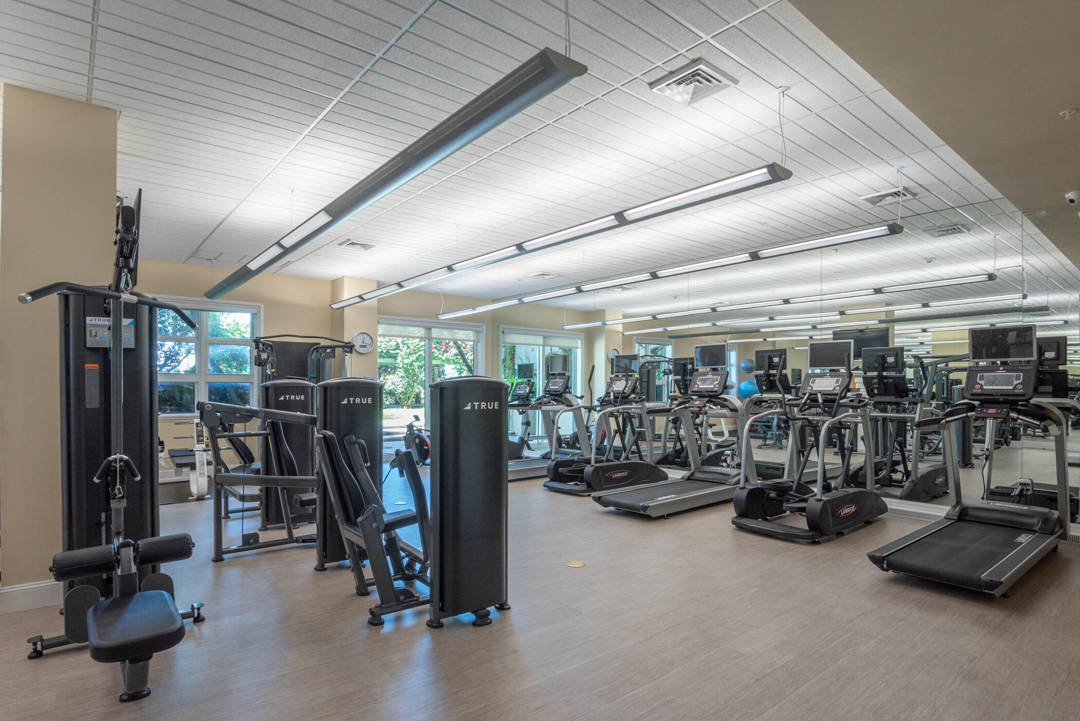 403 South Sapodilla Avenue, Unit 207 West Palm Beach, FL 33401 - Photo 30 of 32 a view of a room with gym equipment
