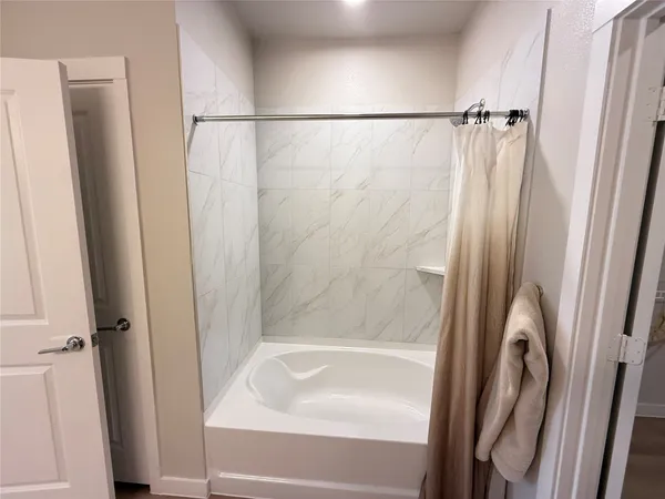 $1,960 | 19939 Longenbaugh Road, Unit B6325, Cypress, TX 77433