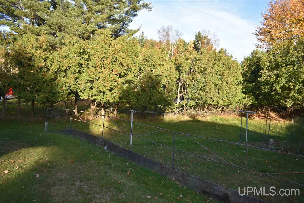5086 Danforth Road Escanaba, MI 49829 - Photo 4 of 27