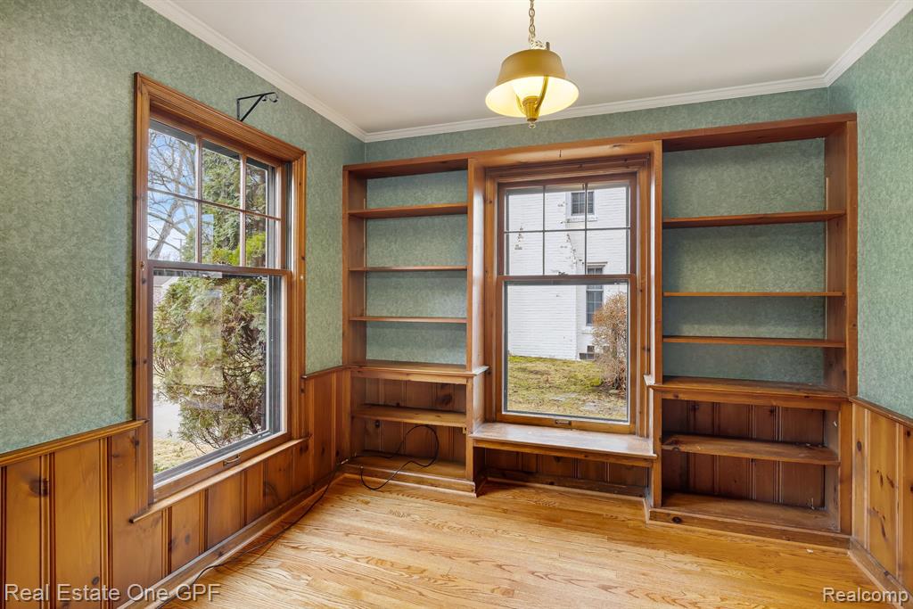 879 Roslyn Road Grosse Pointe Woods, MI 48236 - Photo 6 of 39